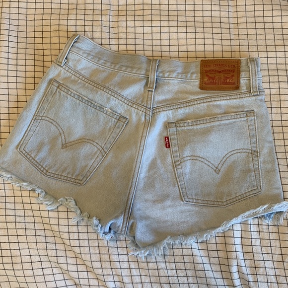 Levi Denim Shorts - Picture 2 of 3